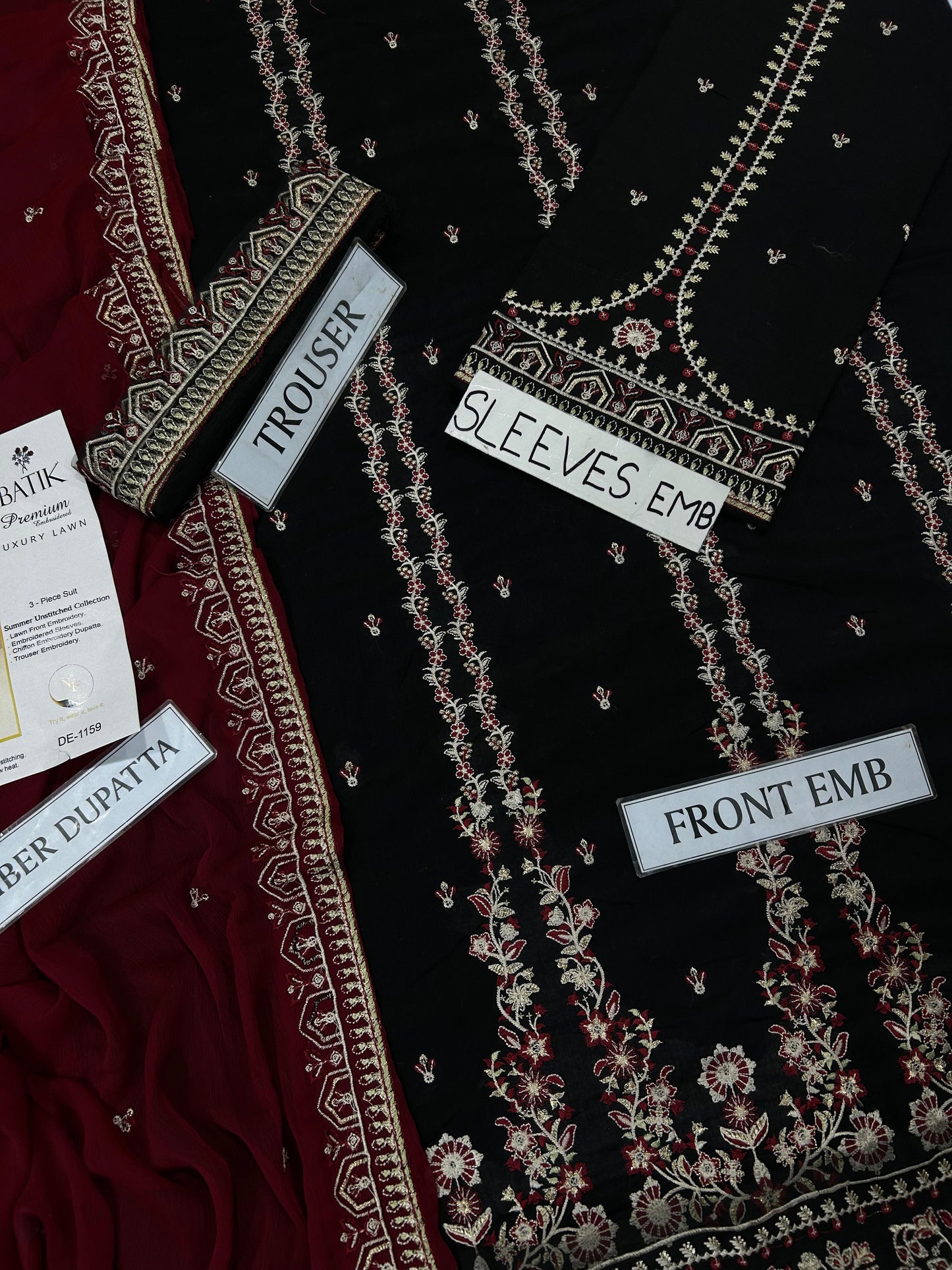 BRAND NAME* BATIK
_WEAR BY THE GORGEOUS ACTRESS