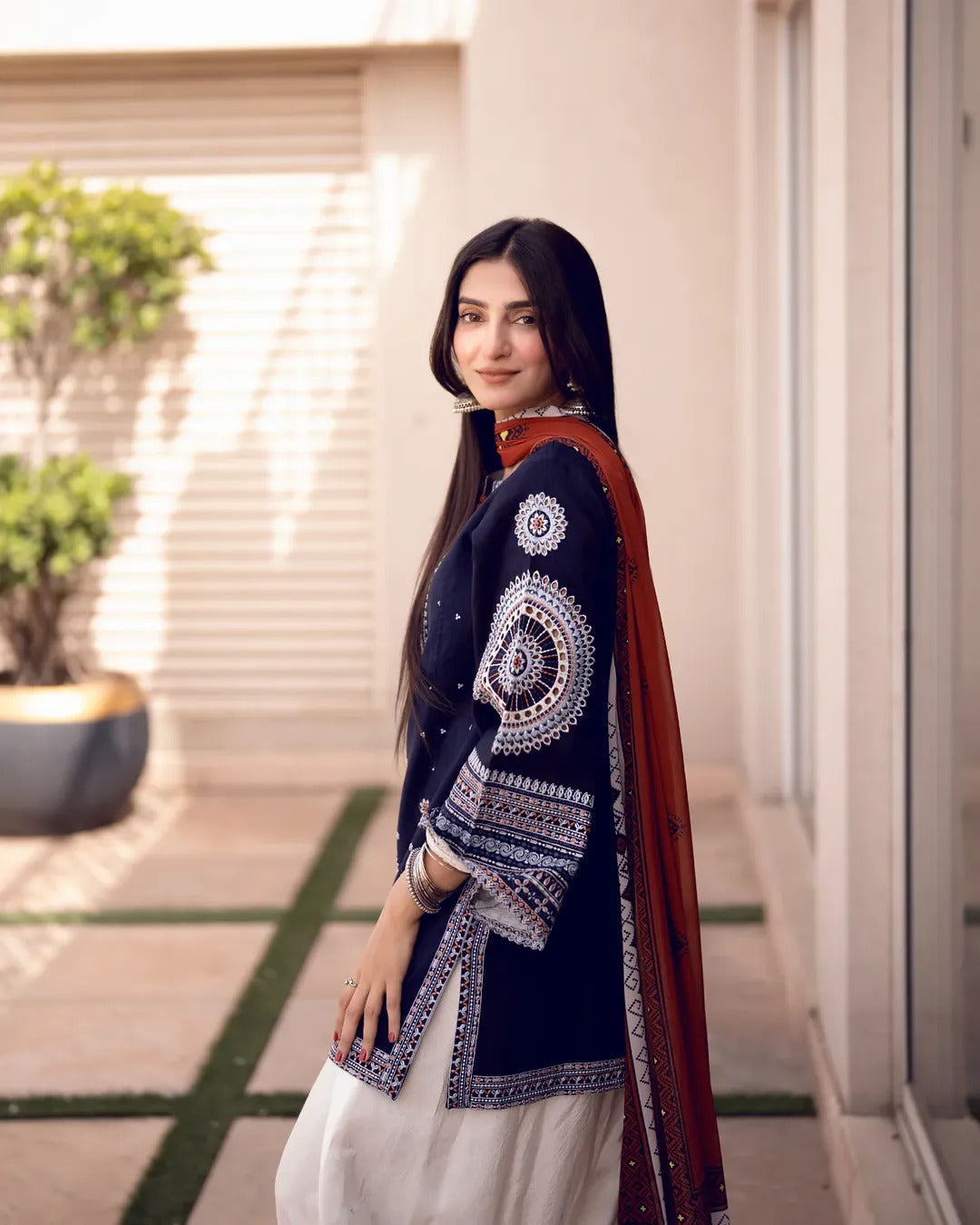 Rangrez – Heavy Embroidered Lawn 3-Piece Suit (UNStitched) AS-04