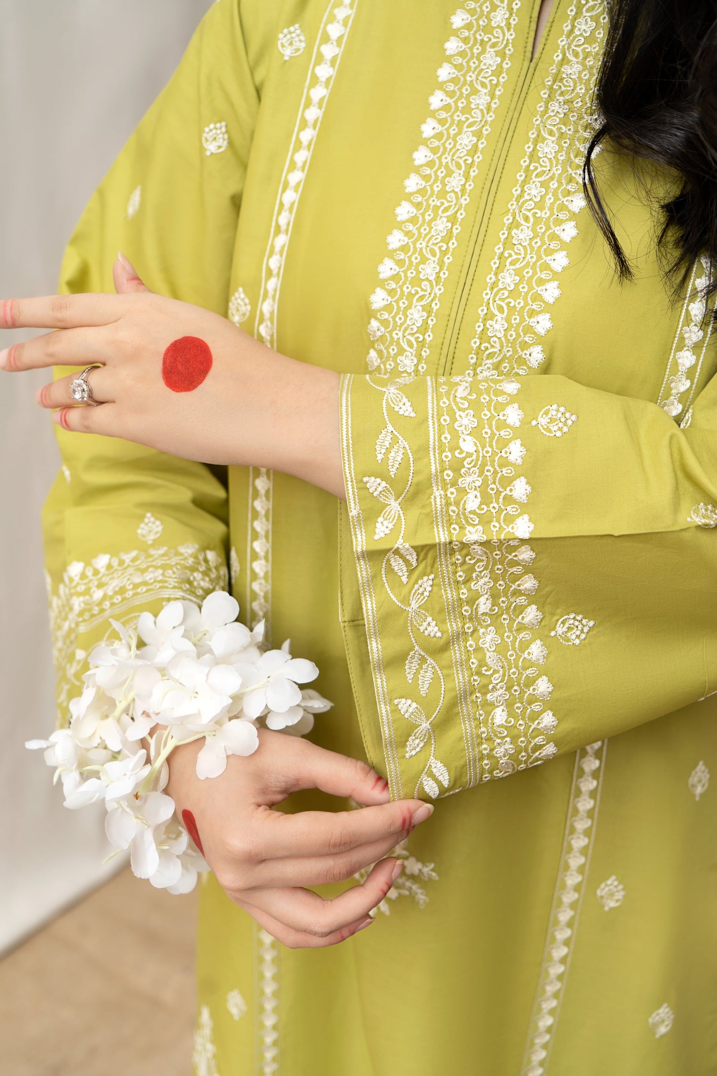 Urge – Luxury Embroidered 3-Piece in Lawn unsticed AS-28