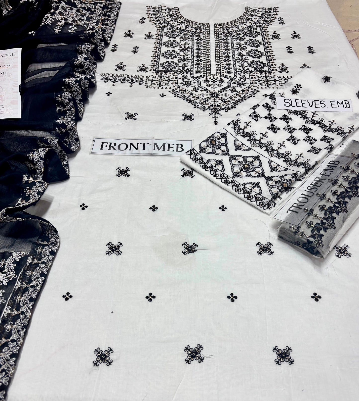 BRAND NAME* BARQOUE