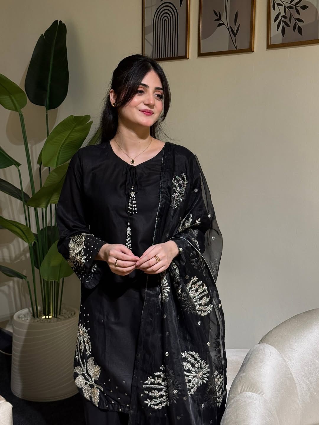 BRAND NAME* DEEPAK PARVANI

_WEAR BY THE GORGEOUS ACTRESS_