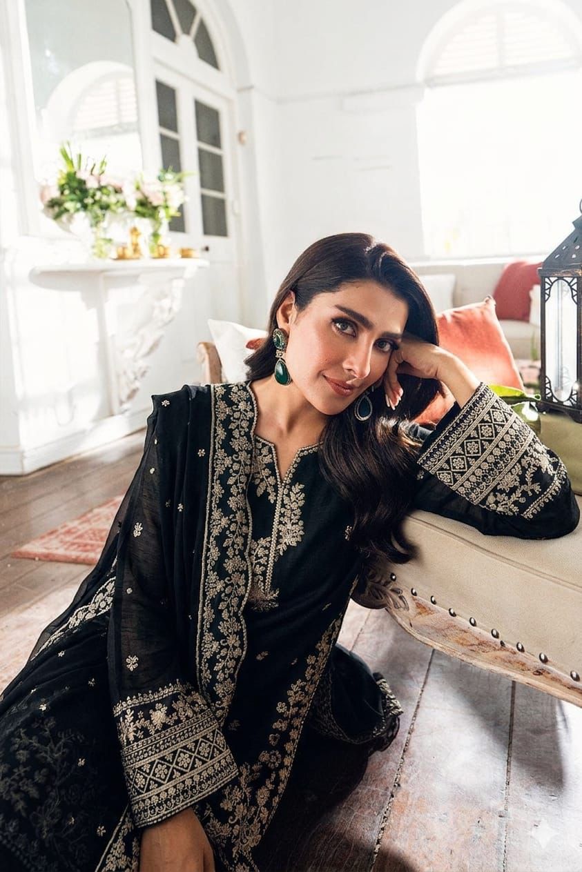 BRAND NAME* AZURE

_WEAR BY THE GORGEOUS ACTRESS_ *AYEZA KHAN*