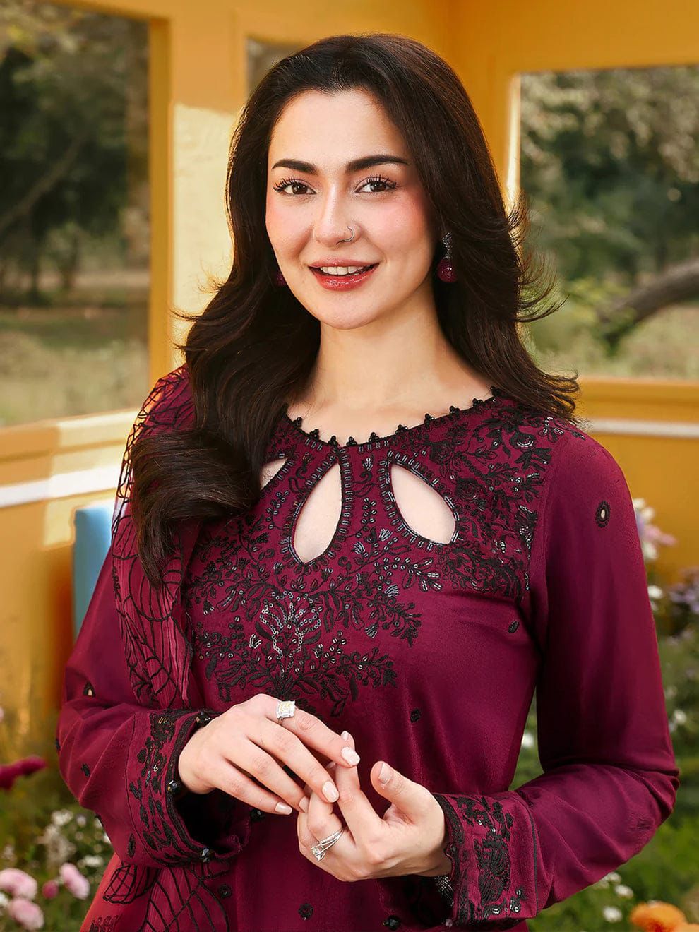 QALAMKAR
_WEAR BY THE GORGEOUS ACTRESS_ HANIA AMIR