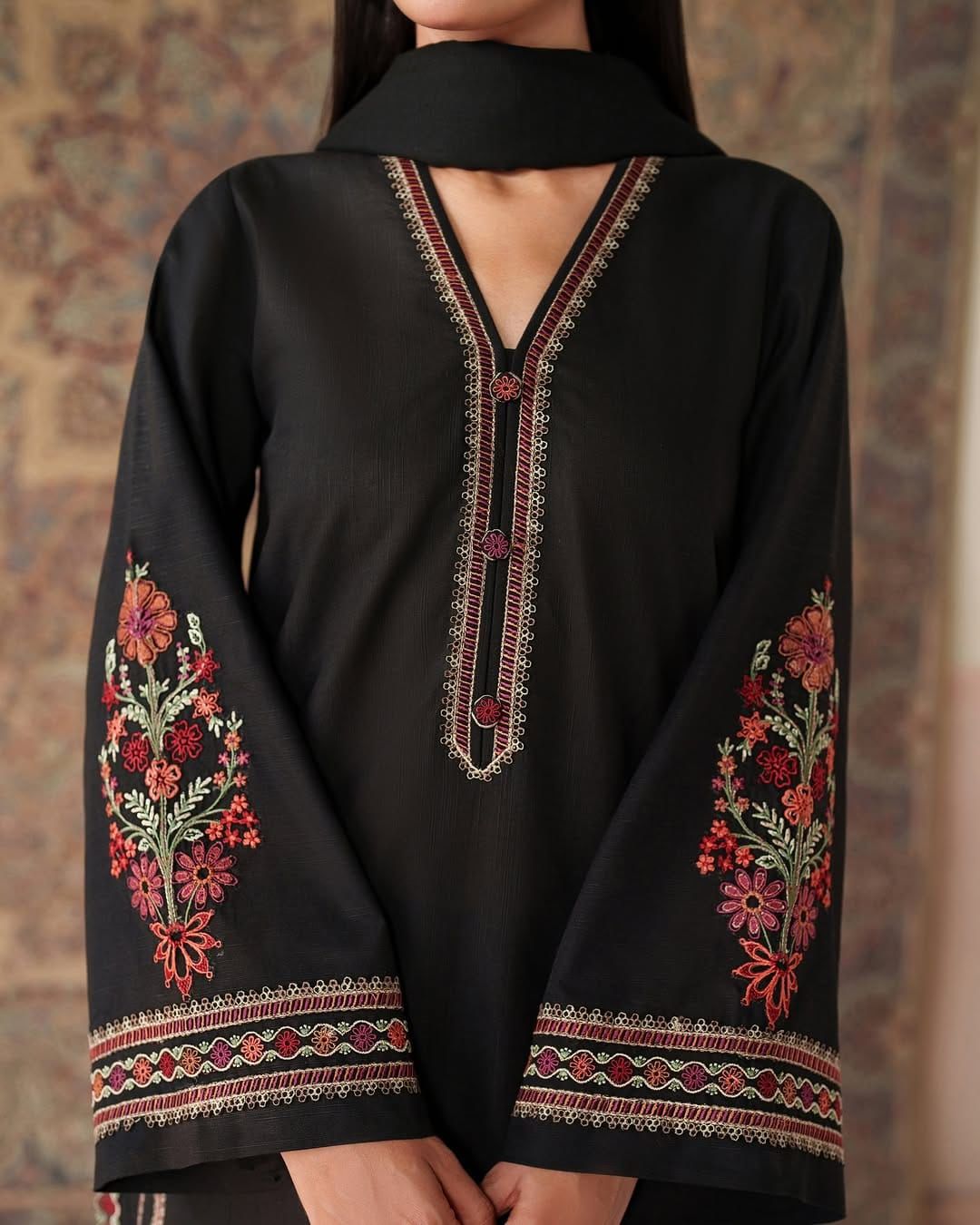 BRAND NAME* BAROQUE 

_WEAR BY THE GORGEOUS ACTRESS